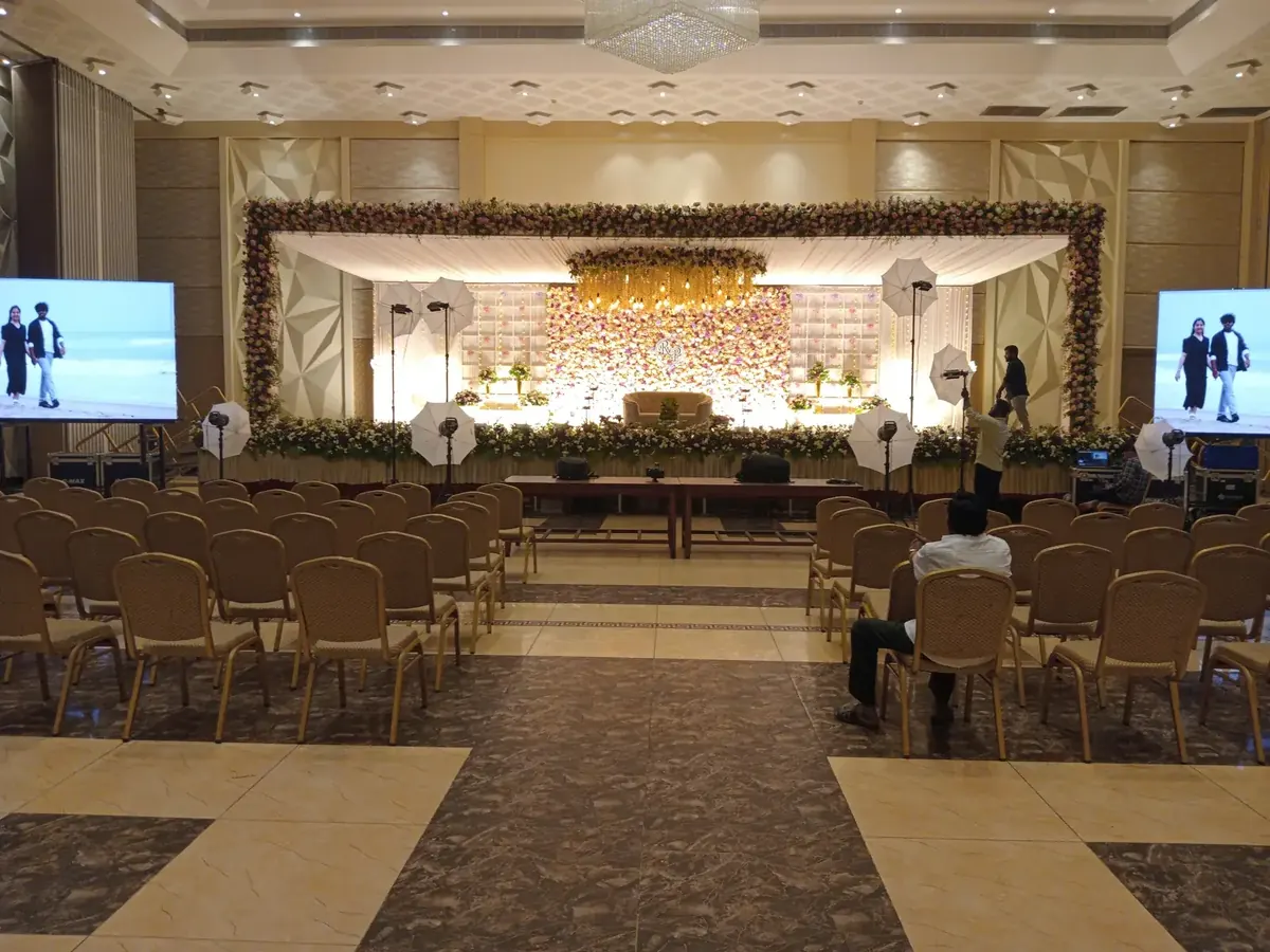 The pillar-free main hall set with banquet seating for a wedding at Suganya Convention Centre, Pondicherry
