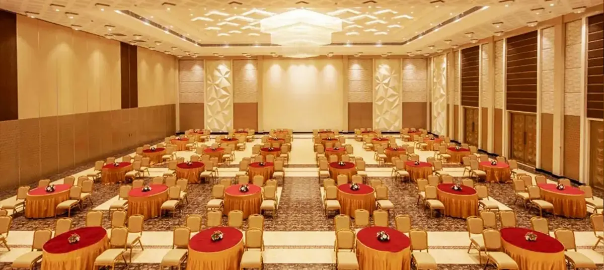 Reception layout in the main hall at Suganya Convention Centre, Pondicherry